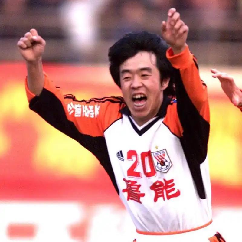 星空体育官方网站-山东泰山32年队史，9名射手奉献19顶帽子，哪一顶最璀璨夺目？